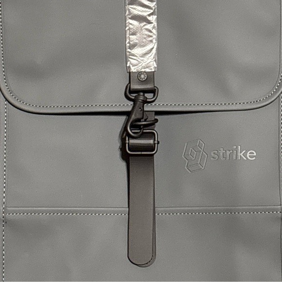 🔥🔥🔥Rains Black Minimalist Backpack🔥🔥🔥 - Picture 5 of 13